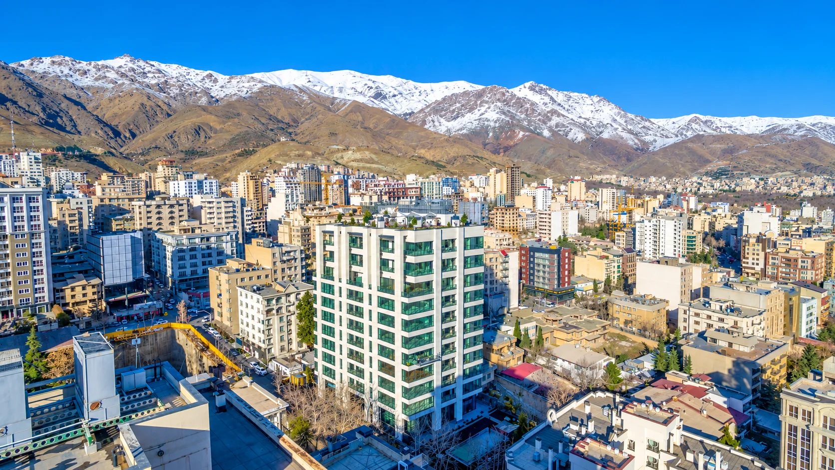 نمای دیپلمات ساسان، تصویر 1 از 3
