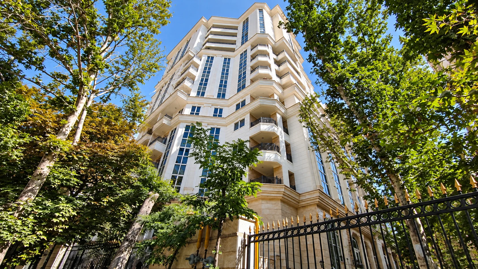 تصویر نمای نیلوفر گاردن